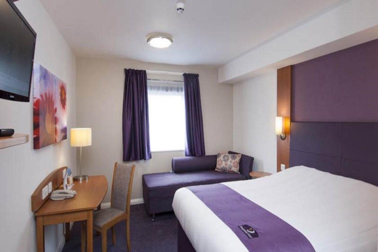 Premier Inn Portsmouth Horndean Esterno foto