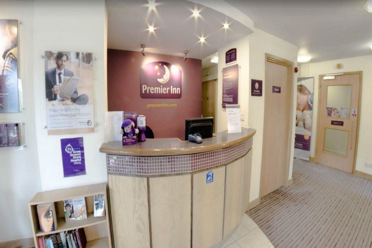 Premier Inn Portsmouth Horndean Esterno foto