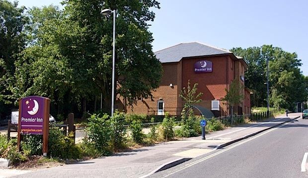 Premier Inn Portsmouth Horndean Esterno foto